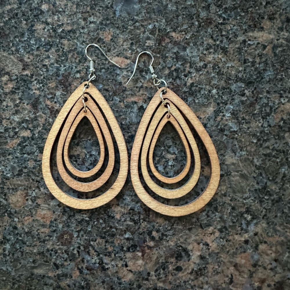 Wood dangling earrings